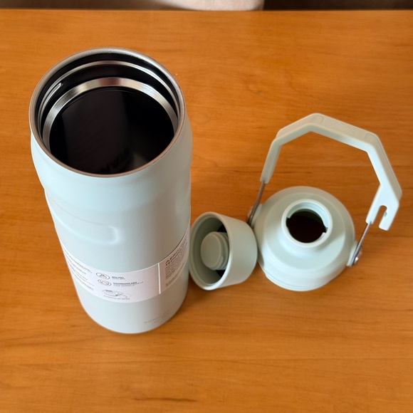 Stanley Aerolight IceFlow H2O Bottle W/ FastFlow Lid, 24 oz. Mint. NEW - Picture 4 of 7